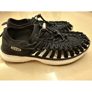 二手KEEN UNEEK O2 SANDALS 編織彈性綁繩包後跟涼鞋(黑白) 戶外 涼鞋 女