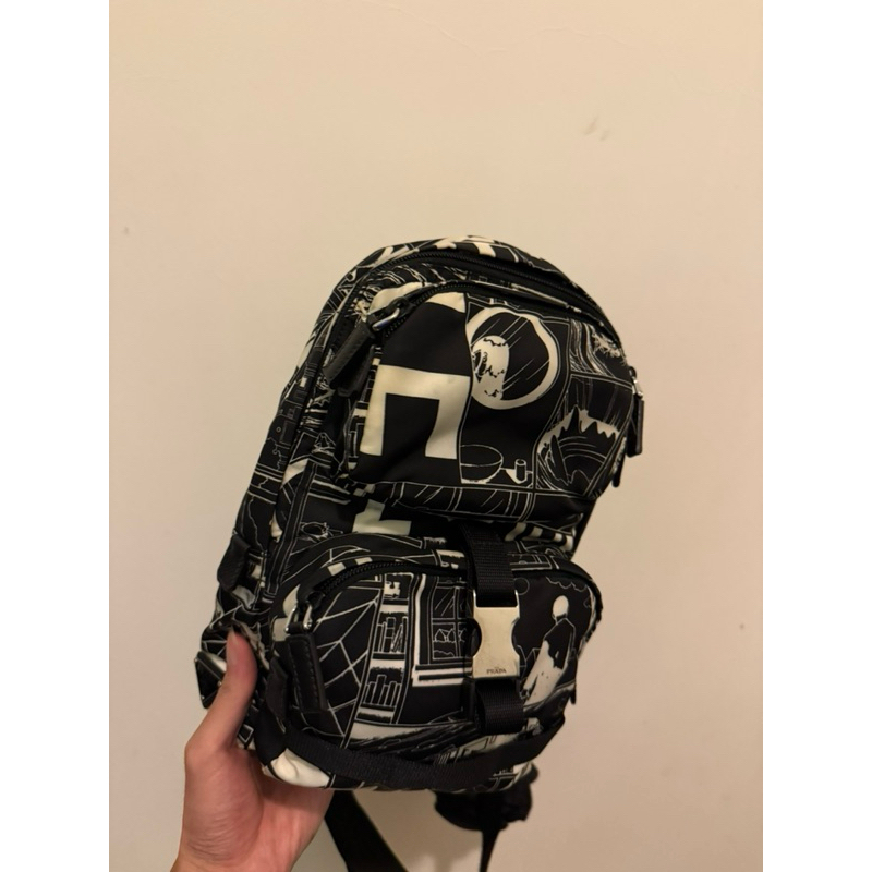 PRADA  2VZ013 限量 黑白尼龍 漫畫 單肩包