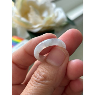 內徑18，國際戒圍14，no668，玉到愛，冰放光白翡翡翠戒指（戒圈），無紋有礦缺，不平整，保證緬甸玉A貨翡翠