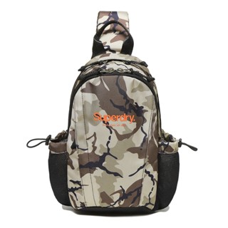 【Superdry】韓版 單肩 後揹包 Essential Sling Bag 米色