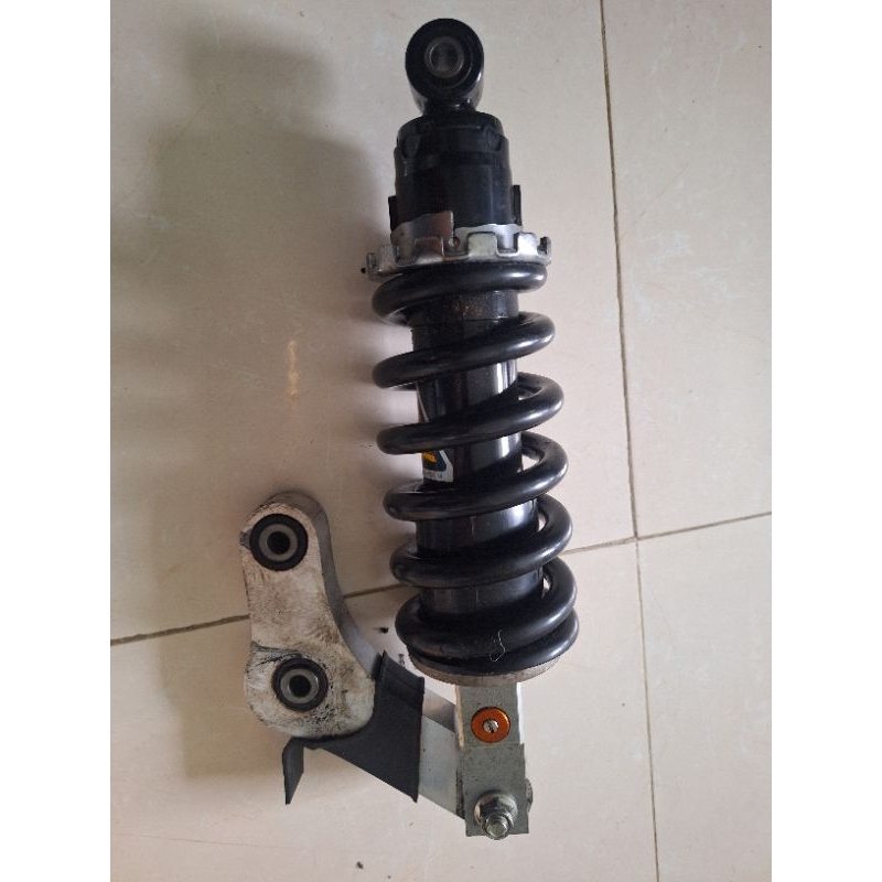 MT07 原廠避震器