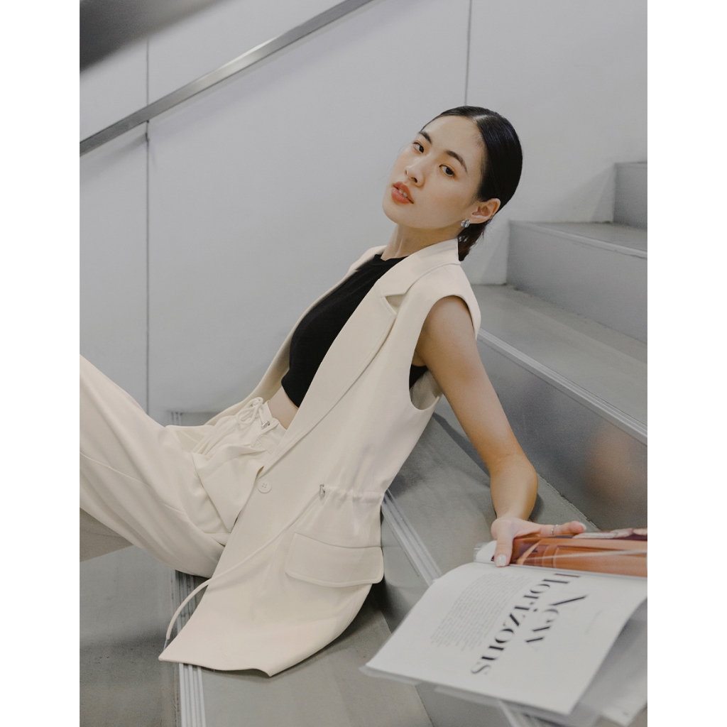 CHIC A SPACE 俐落抽繩長版西裝背心 (杏/咖啡) 女裝 現貨