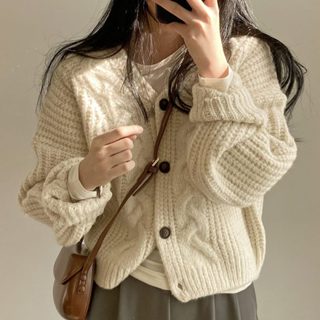 愛依依 秋冬上衣 針織外套 毛衣外套 秋季簡約慵懶風V領泡泡袖麻花紋寬鬆針織開襟衫TBF07-7764.