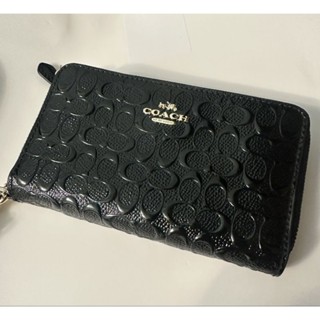Coach馬車經典滿版logo漆皮浮雕壓紋皮革手掛式拉鍊長夾 皮夾 防水耐髒