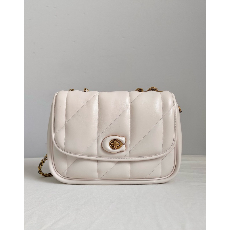 #COACH Pillow Madison 18 杏色雲朵包 奶油白