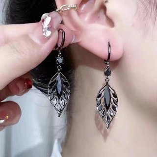 【愛麗絲飾品】《3998》韓版時尚黑色葉子耳環 長款水鑽樹葉耳扣 小眾設計感輕奢百搭綠色耳圈