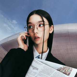 KlassiC. KRIS 鈦金屬超輕量眼鏡 獨創『山型結構』，精準修飾臉型，減少30%重量，適合長時間佩戴