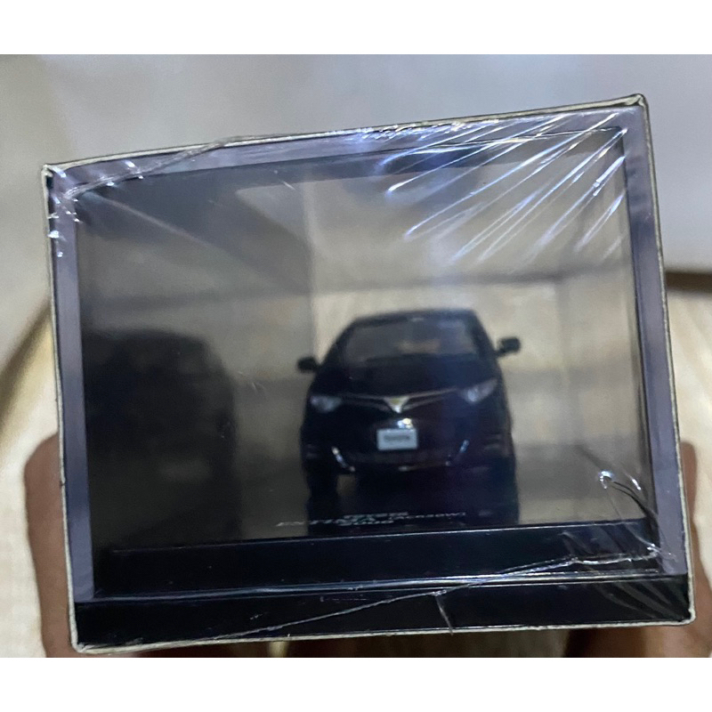 Toyota  previa  黑色 1/64 日規原廠模型車