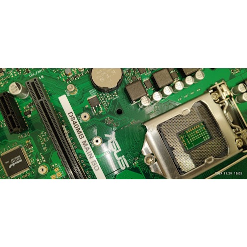 asus D840MB main bd 1151 賣主機板一片含擋版  含微軟金鑰 乾淨漂亮 支援 i7 8700