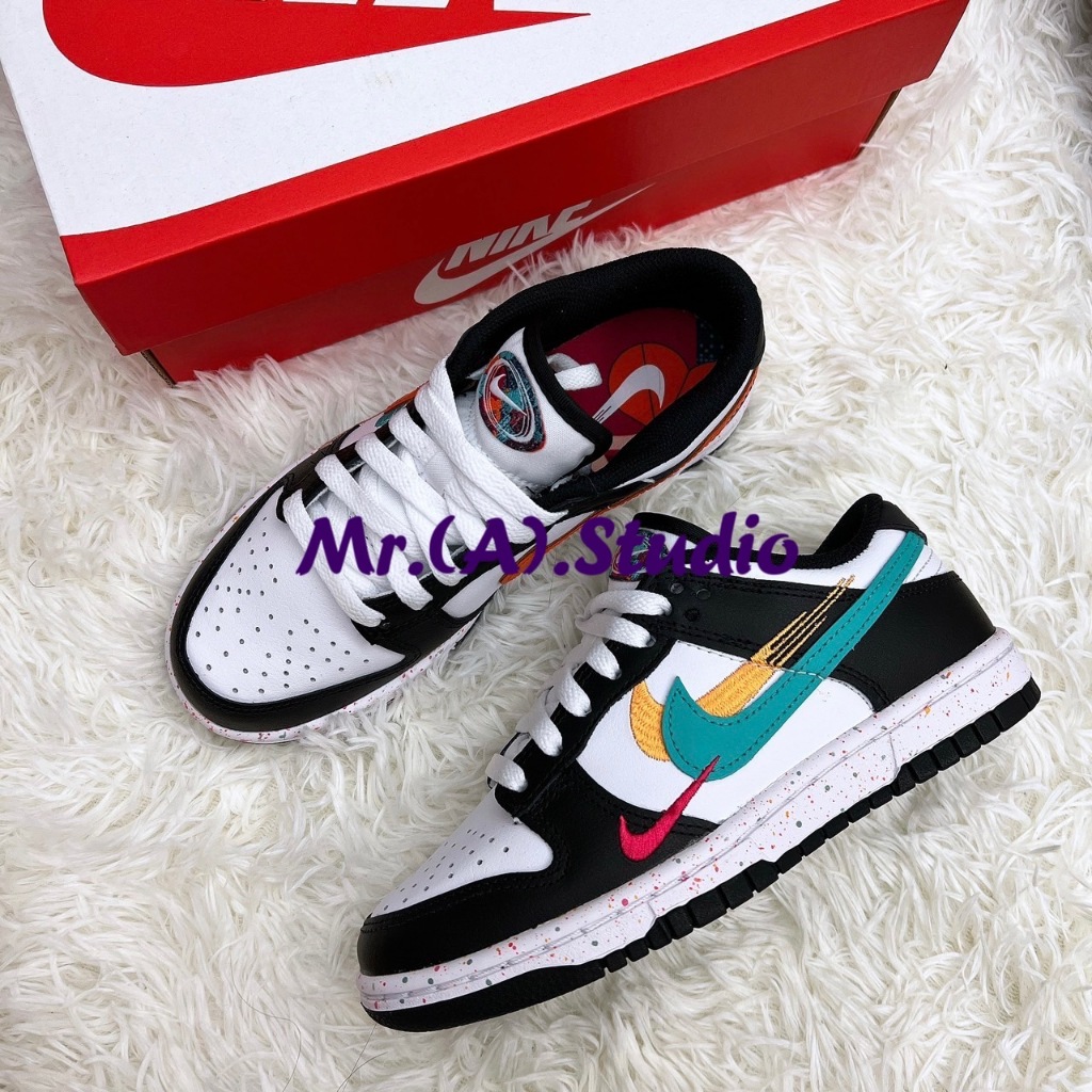 Mr.A😈A先生 Nike Dunk Low Multi Color Swoosh 彩虹 熊貓 女 FD4623-131