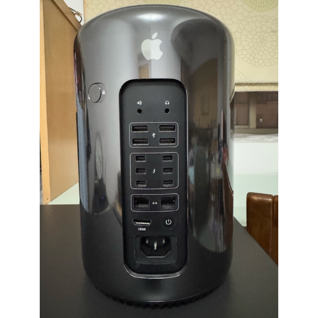 Apple 2013 Mac Pro A1481 64G1T 垃圾筒