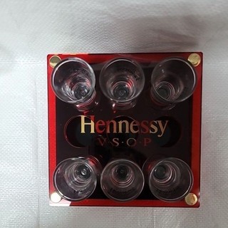 《全新》 軒尼詩九宮格一口杯 Hennessy九宮格小酒杯 玻璃杯 酒杯