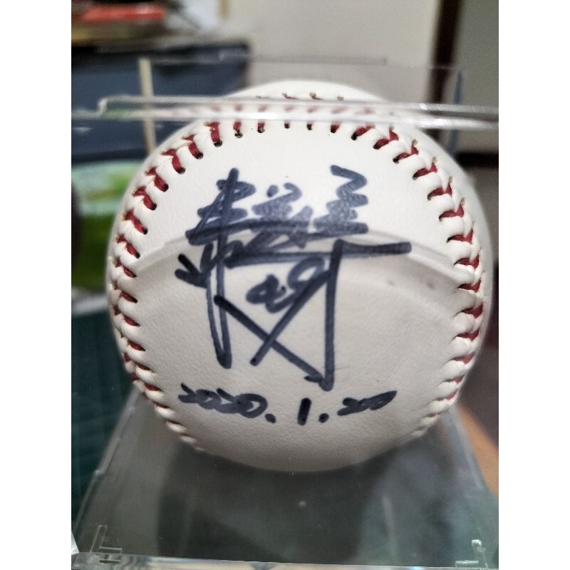 中華職棒樂天桃猿陳冠宇親筆簽名球（2顆合購1000）