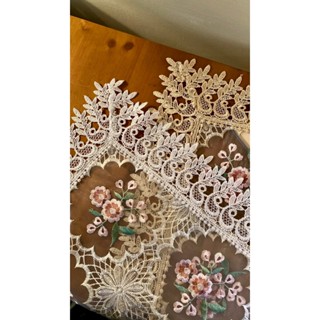 歐式鄉村 精緻蕾絲繡花桌墊 桌巾桌布 裝飾墊 沙發巾 桌旗 【更美歐洲傢飾古董老件Amazing House】臺南