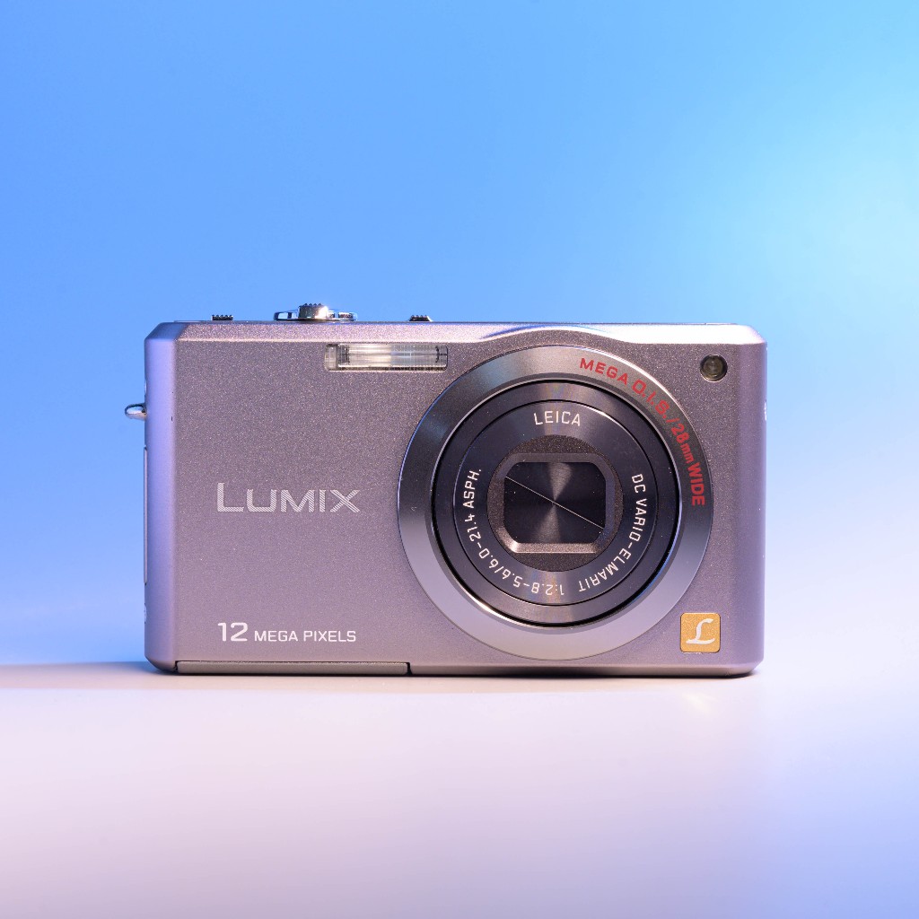 𝗕𝗔𝗖𝗢𝗡 𝗦𝘁𝘂𝗱𝗶𝗼 | LUMIX FX100 Panasonic 大光圈 CCD 數位相機 LEICA 萊卡 銀