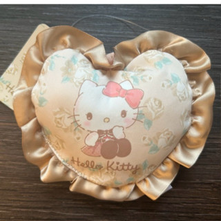💕Y&M的雜貨舖💕日本🇯🇵限定正版三麗鷗Sanrio《Hello Kitty心型米色小抱枕吊飾》