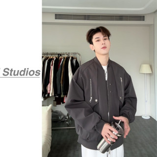 𝒚𝒐𝒖𝒓® 𝒔𝒕𝒖𝒅𝒊𝒐|美式高街 機車服 圓領紐扣 韓版寬鬆外套 男女同款 設計感 棒球夾克 防風 飛行員外套 012