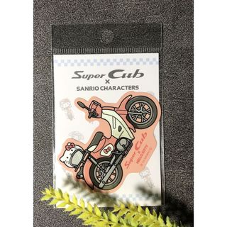 (現貨)日本製_ Super Cub x Hello Kitty聯名造型貼紙_ 本田小狼 三麗鷗 日本貼紙 行李箱貼紙