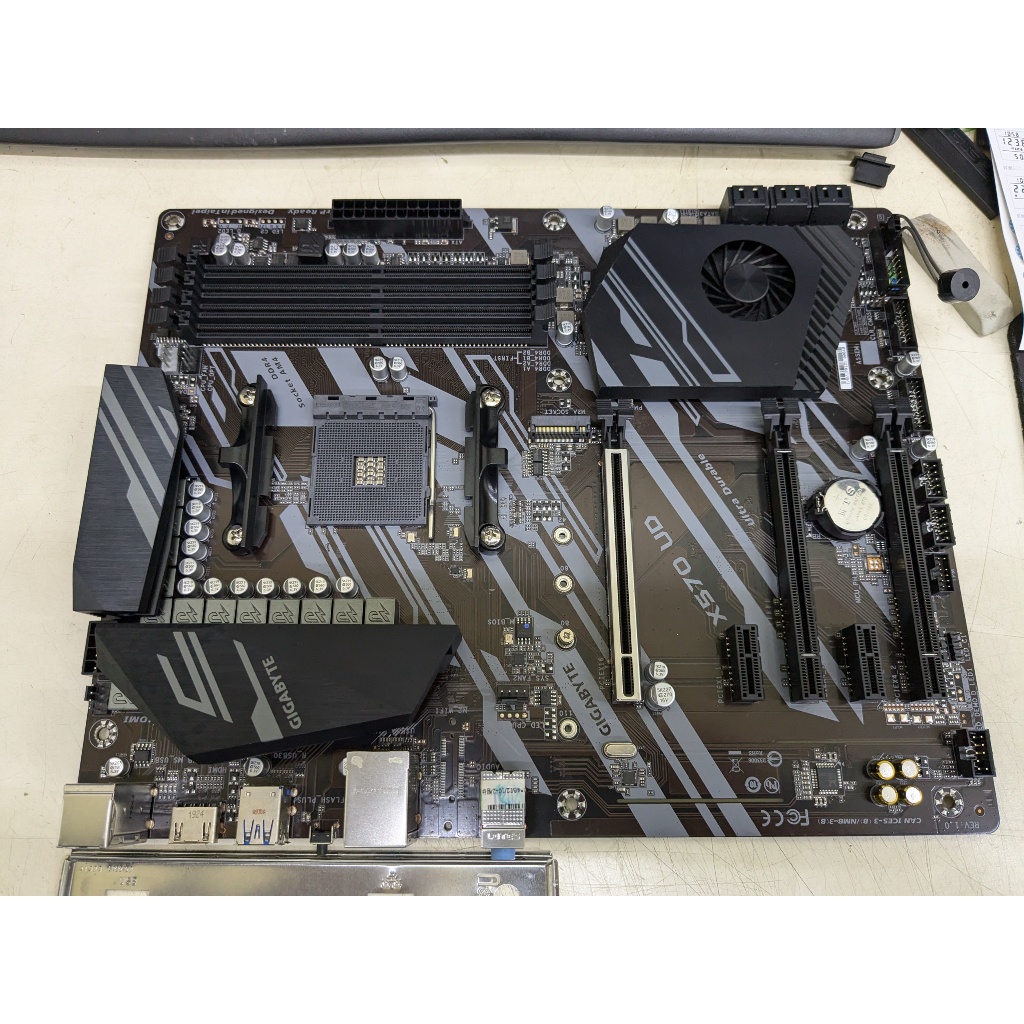 技嘉 X570 UD Ryzen /AM4 / DDR4 / M.2 含擋板 二手良品