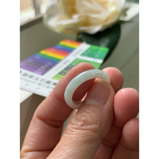 內徑20，國際戒圍18，no832，玉到愛，白底青翡翠戒指（戒圈），種水不錯，內圈小缺角，保證緬甸玉翡翠A貨