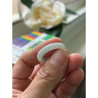 內徑20，國際戒圍18，no830，玉到愛，白底帶晴綠翡翠戒指（戒圈），種水不錯，內圈稍不平整，保證緬甸玉翡翠A貨