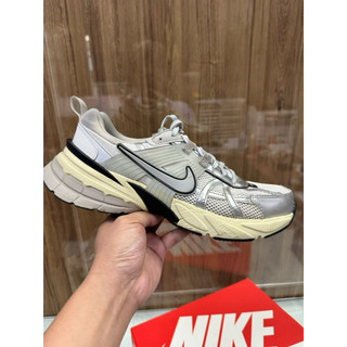 Nike V2K Run 白銀奶油底 女版US12 29cm(適合US10~10.5)