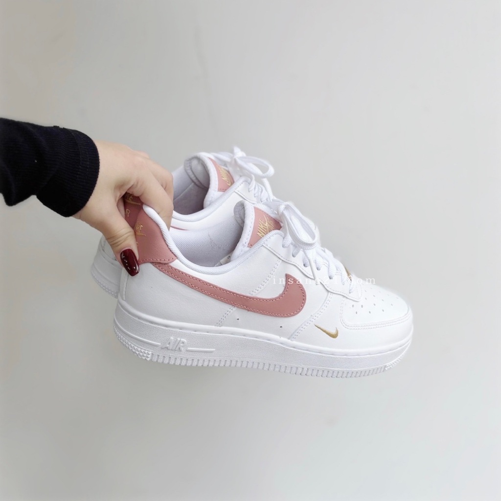 NIKE AIR FORCE 1 LOW ESS 乾燥玫瑰 小勾 休閒 女鞋 AF1 CZ0270-103