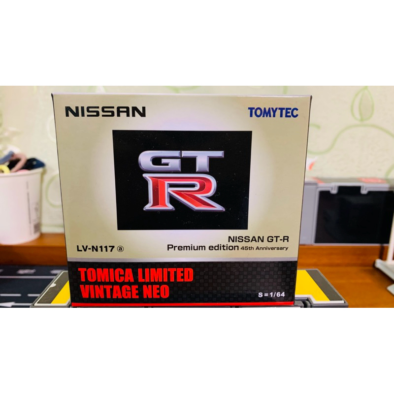 Tomica LV-N117a Nissan GT-R premium edition 45th Anniversary