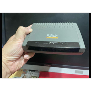 D-LINK非常好看 1005B 5埠10/100Mbps桌上型乙太網路交換器 集線器。