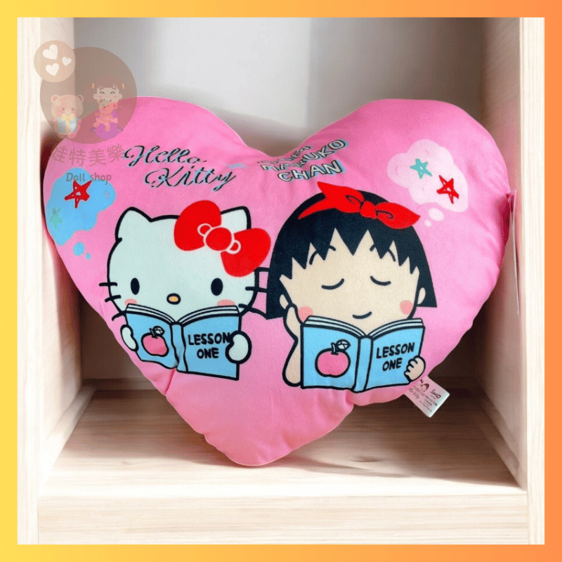 櫻桃小丸子 小丸子周邊 櫻桃小丸子枕頭 櫻桃小丸子Xhello kitty 心型暖手枕 【娃特美樂】娃娃 枕頭 正版