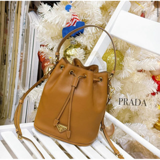 二手旗艦 PRADA 棕色 牛皮 三角金LOGO 束口 水桶包 手提包 斜揹包 兩用包(中友店)