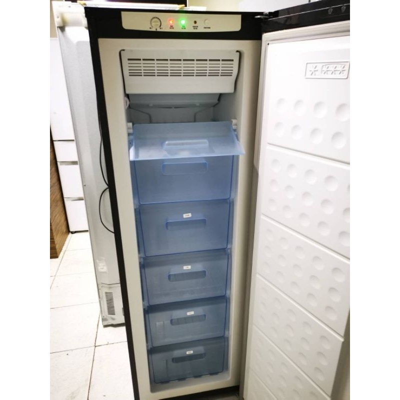 美國富及第 中古直立式(自動除霜） 二手冷凍櫃冰箱 196公升，寬54深56高169