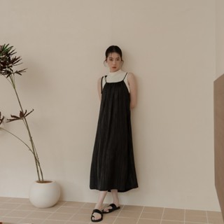 QUEENSHOP S 女裝 光澤暈染單綁帶細肩長洋裝-黑 現+預 【01087062】