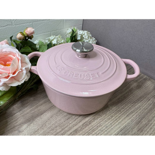 【二手現貨】 🇫🇷法國LE CREUSET 圓鍋 雪紡粉 鋼頭 內鍋白 16CM 琺𤨡鑄鐵鍋 無原裝盒