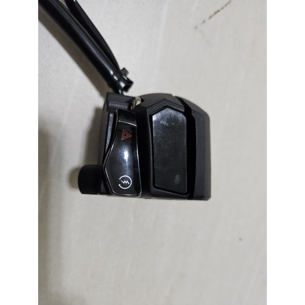 光陽 KRV MOTO 180右把手開關總成