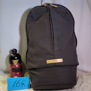 品牌 bellroy Classic Backpack Plus 24 L16吋筆電、面版，喜歡經典 功能豐富的用家。