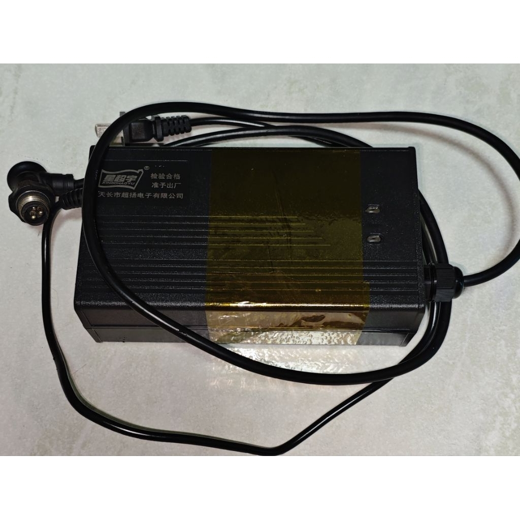 中華e-moving emoving em25 bobe shine用3A充電器（圓形接頭）