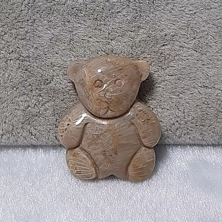 【晶礦手工】珊瑚玉玉化橘粉、灰色鳳尾紋小熊 吊墜 項鍊