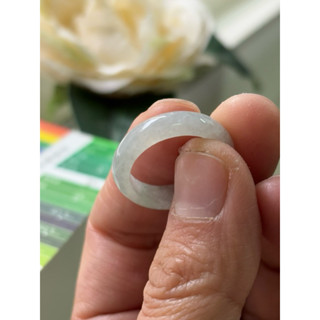 內徑18，國際戒圍14，H854，玉到愛，冰白翡翡翠戒指（戒圈），有段放光，附陸證，完美無紋！！保證緬甸玉A貨翡翠