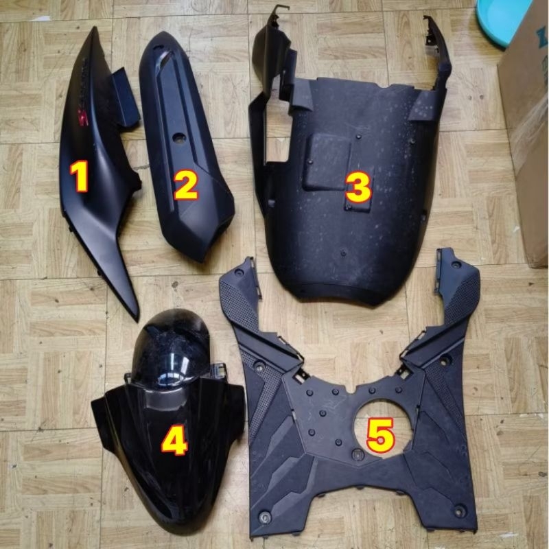 光陽 雷霆S 125 腳踏板(二手外觀很新)原廠車殼 黑 機車車殼 腳踏板