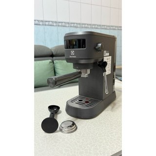 （二手）Electrolux 伊萊克斯 極致美味500 半自動義式咖啡機 (珍珠黑) E5EC1-51MB