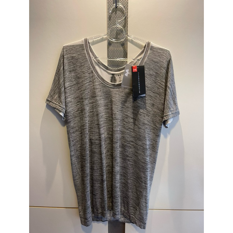 《全新現貨》M~XL女🌟百貨購入 原價2380 UA under armour品牌 麻花灰色吸濕排汗設計運動上衣衫(M)