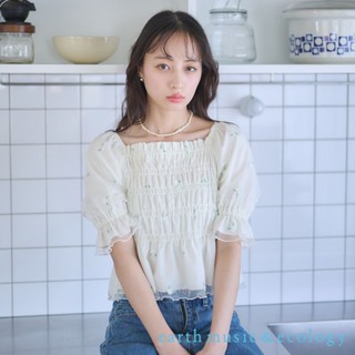 earth music&ecology 花朵刺繡薄紗層疊設計方領短袖上衣(01000317300)