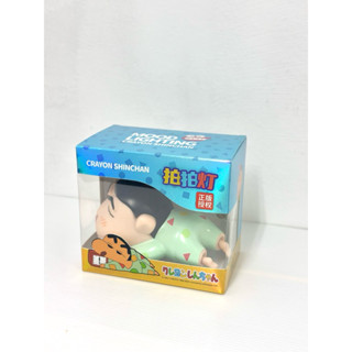【現貨】Hello 蠟筆小新】睡衣款🖍️💤 拍拍夜燈3D立體造型 床頭小夜燈