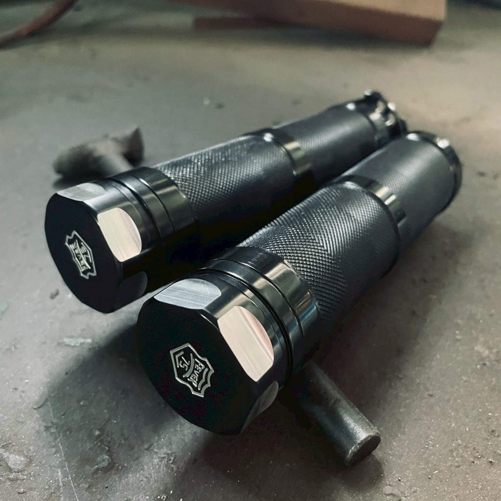 改裝 (25mm) 摩托車握把 哈雷883握把 vn900 哈雷48 XL1200 光陽維納斯 勁爆150 (小樹館)
