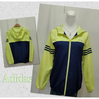 客訂勿下單☀️二手衣☀️Adidas 女款 聯名款 螢光綠連帽薄風衣外套M號 AE00229