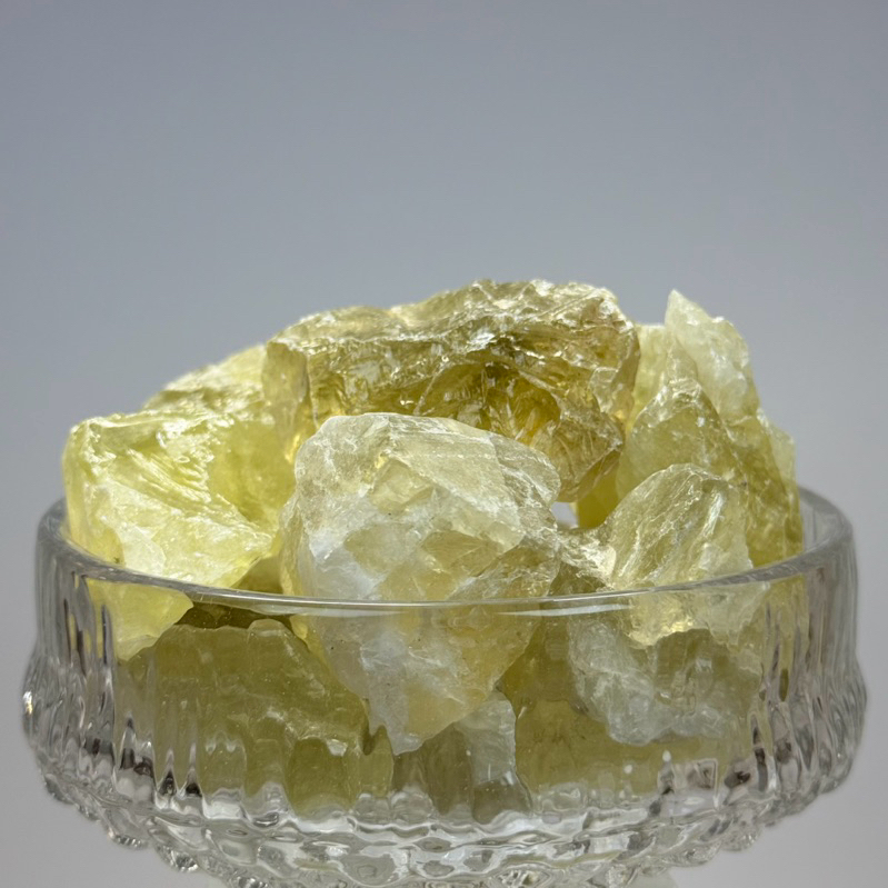 明明天然水晶｜巴西黃水晶 天然水晶原石原礦 淨化消磁 招財運 聚寶盆 財位風水擺飾 水晶擴香石