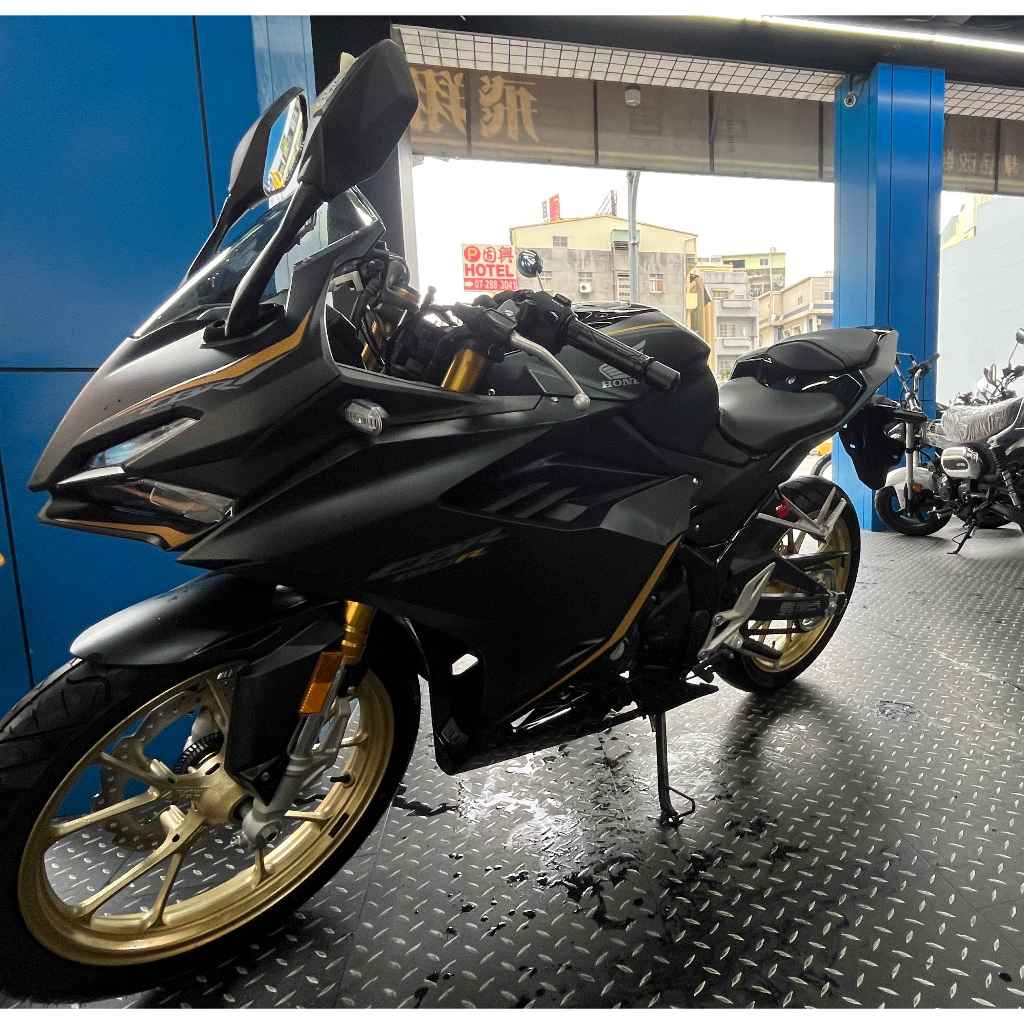 HONDA CBR150R 2024 全新 黑金色