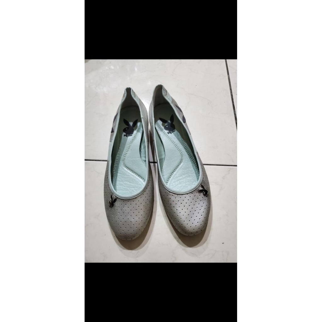 全新playboy銀色洞洞綠邊娃娃鞋