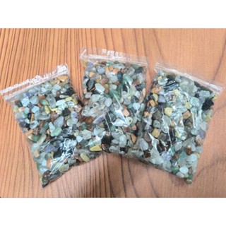 天然五行彩色水晶碎石(中+大顆粒)一包..非染色喔